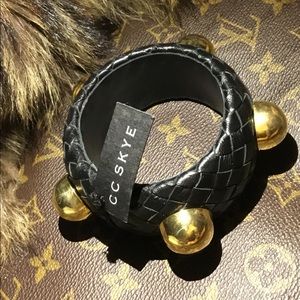 CC SKYE LEATHER BANGLE BRACELET